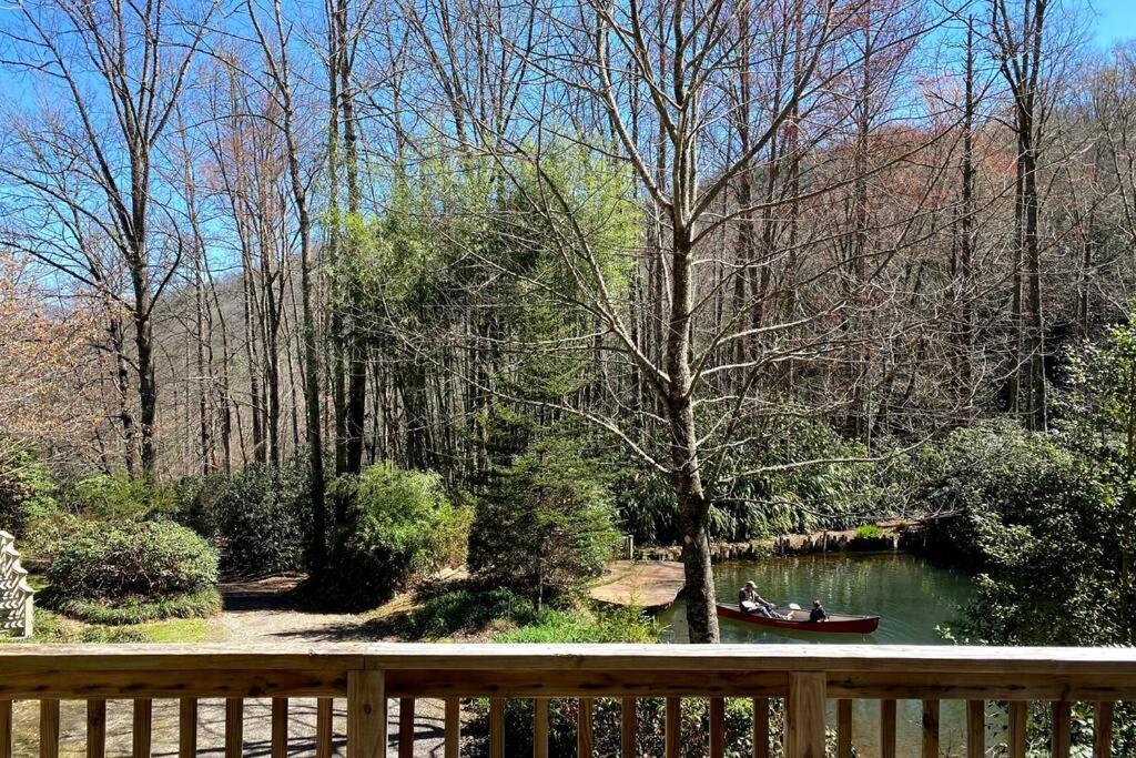 Hideaway At Harvest Moon Guest House Sylva Exterior photo